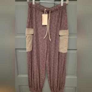 NWT POL Floral Joggers. Size Small.